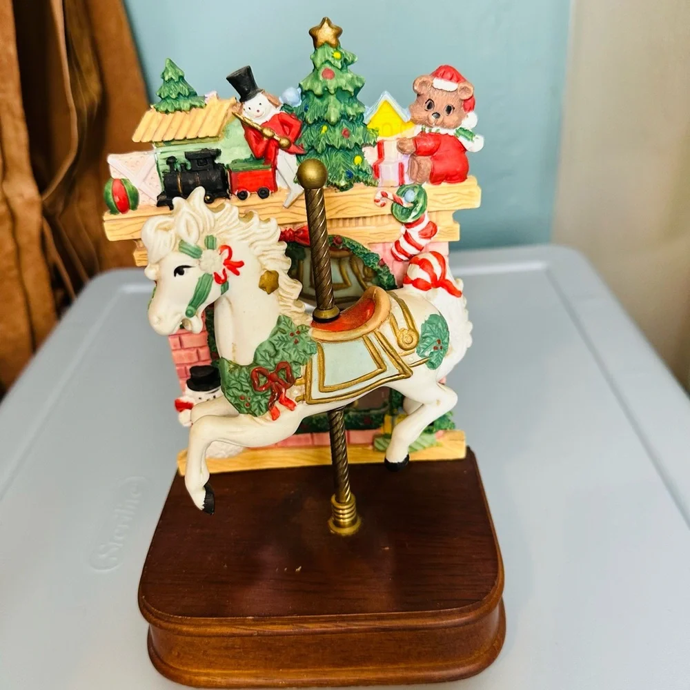 Brinns Vintage Christmas Carousel Colorful Vibrant Music Box